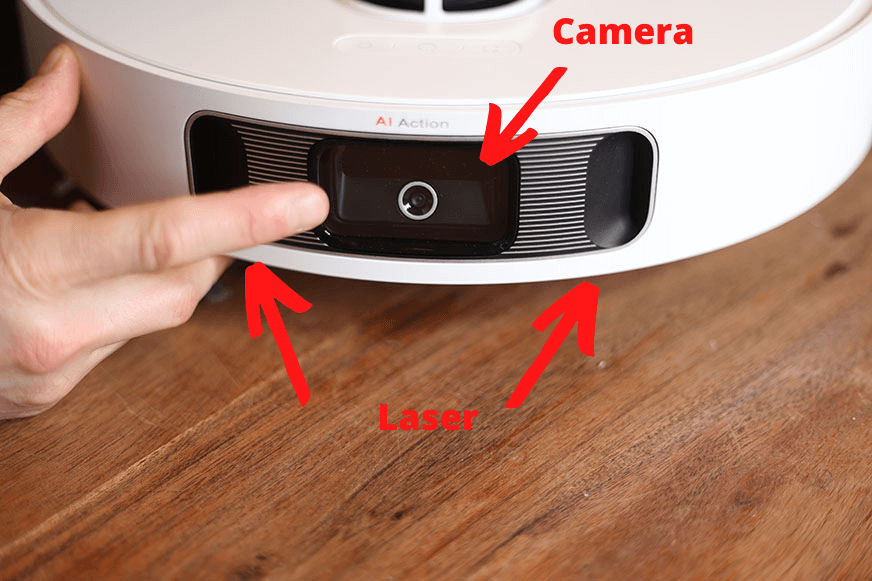  The RGB camera and cross laser of the Dreame L10s Ultra can be seen in the front view.